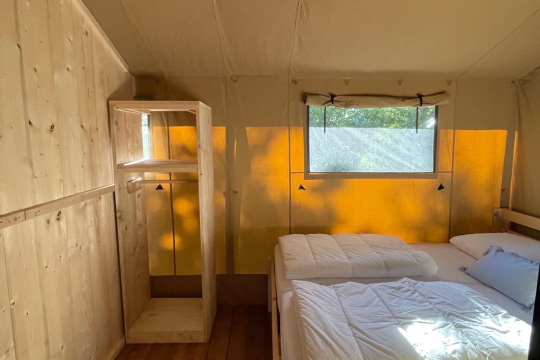 Safari Tent Eive – Modern Glamping Comfort for 4