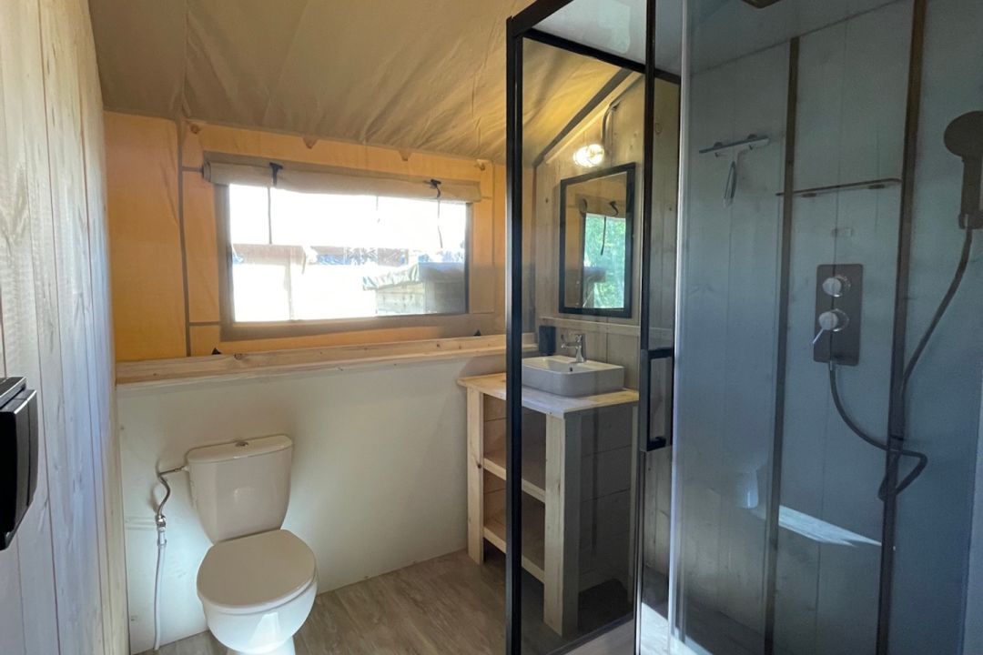 Safari Tent Eive – Modern Glamping Comfort for 4
