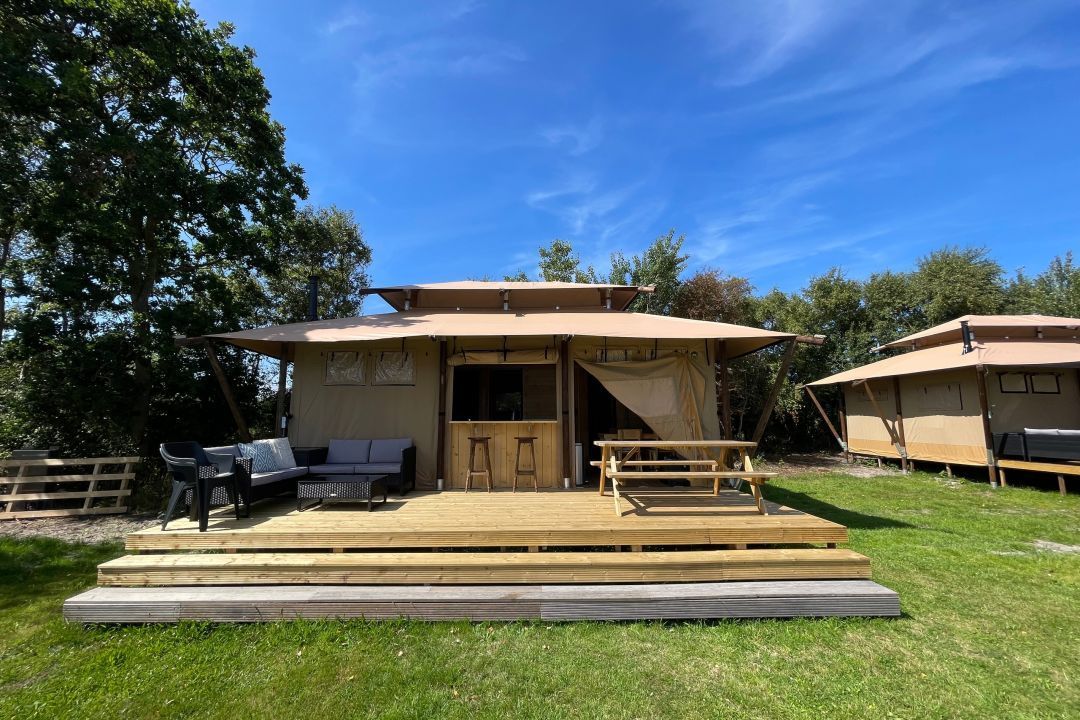 Safari Tent Flúed – Stylish Glamping with Pellet Stove