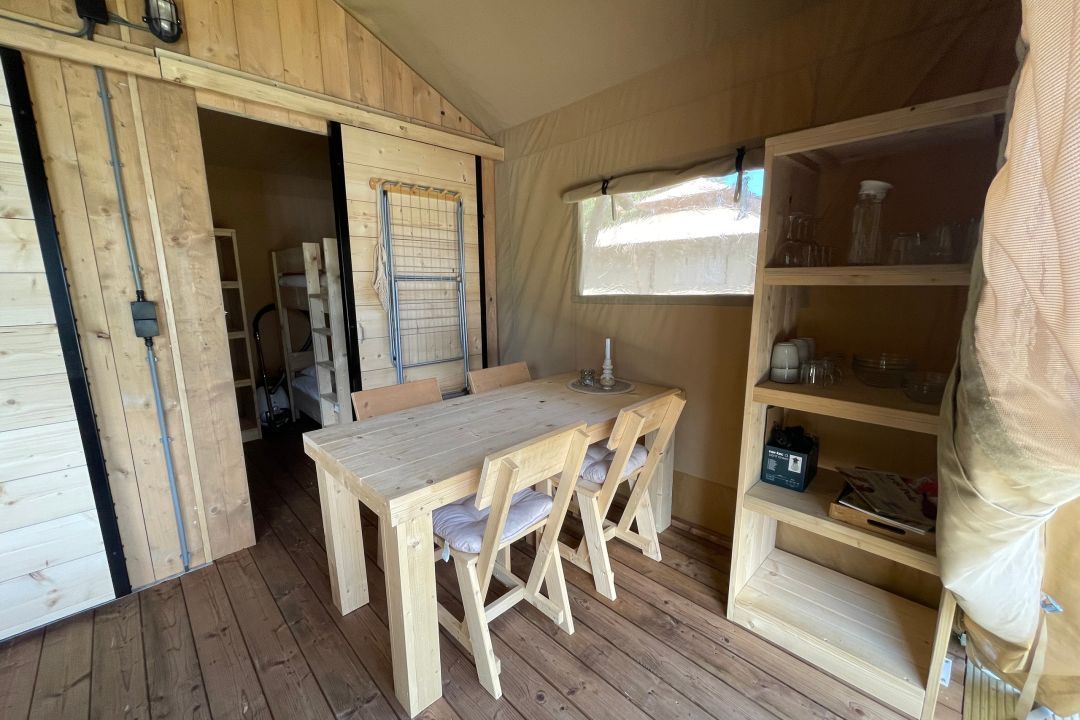 Safari Tent Flúed – Stylish Glamping with Pellet Stove