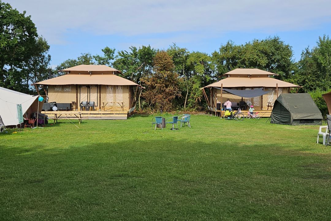 Safari Tent Eive – Modern Glamping Comfort for 4