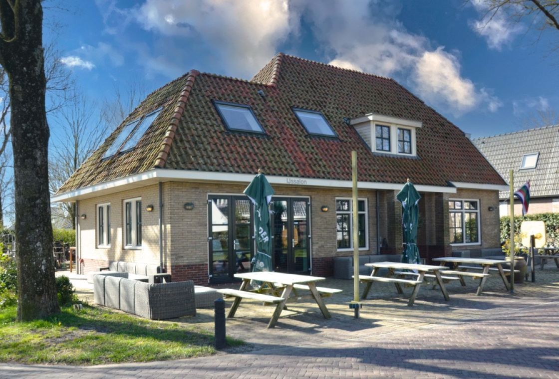 Strandbanck – Bright apartment near the beach & village