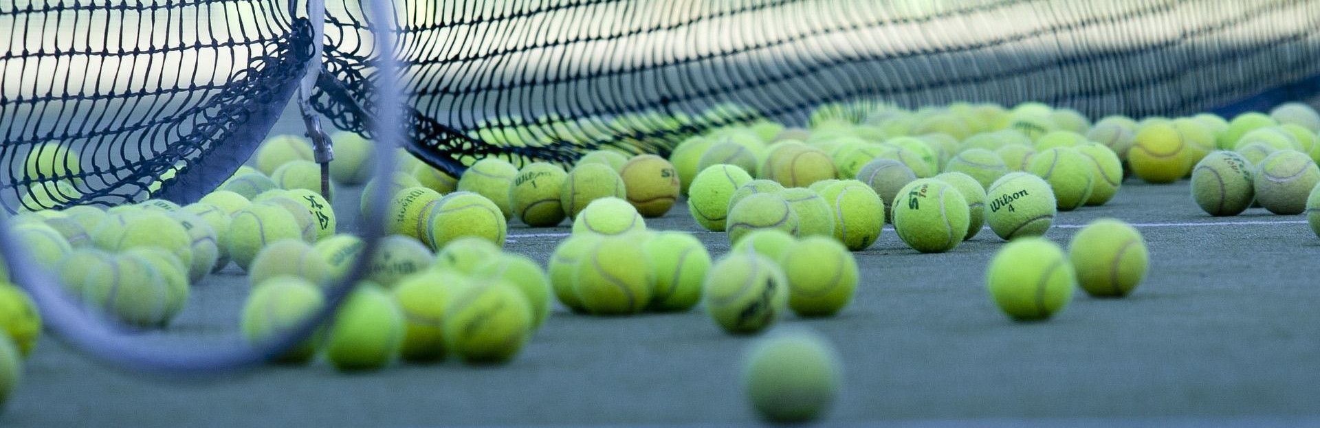 Tennissen op de tennisbaan van Schiermonnikoog